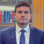 Da infância às ervas medicinais: a trajetória de Ludmila Brito na fitoterapia