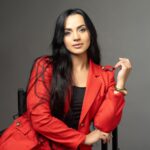 Biomédica esteta consolida trajetória unindo ciência, estratégia e valorização da beleza natural