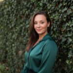 Briana Abaunza transforma estética em espaço de conexão humana, superação e inspiração